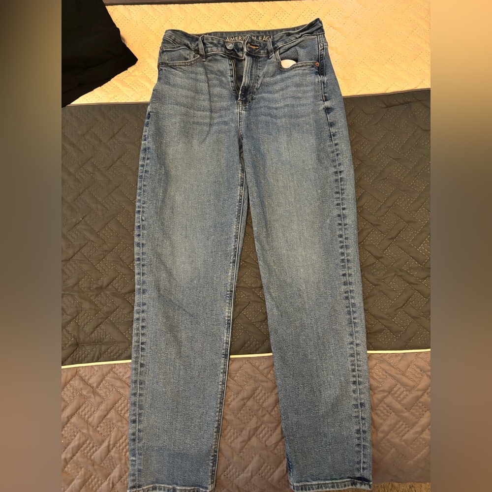 America Eagle size 6 Mom jeans